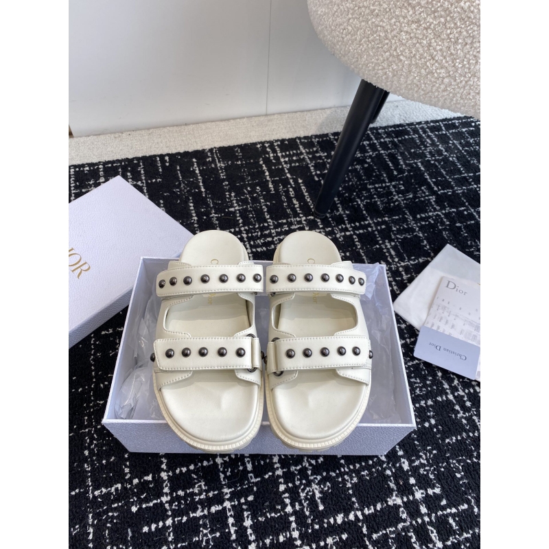 Ch*el slippers